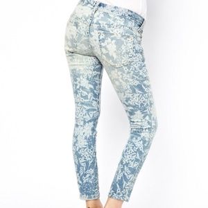 Free People Printed Floral Skinny Jeans (size 28)